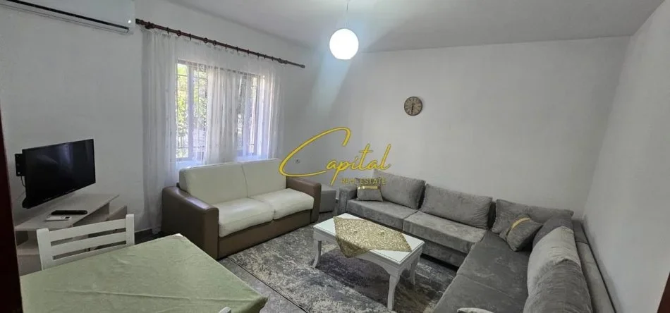 Tirane, jepet me qera apartament 1+1 Kati 1, 70 m² 450 € (ISH PARKU)