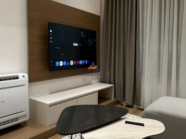 Tirane, jepet me qera apartament 1+1+Ballkon Kati 8, 45 m² 519 € 