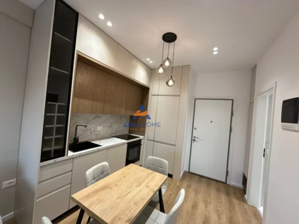 Tirane, jepet me qera apartament 1+1+Ballkon Kati 8, 45 m² 519 € 