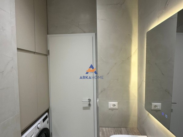 Tirane, jepet me qera apartament 1+1+Ballkon Kati 8, 45 m² 519 € 