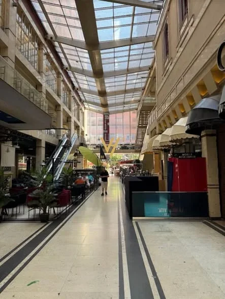 Tirane, jepet me qera dyqan Kati 0, 60 m² 600 € (GALERIA)