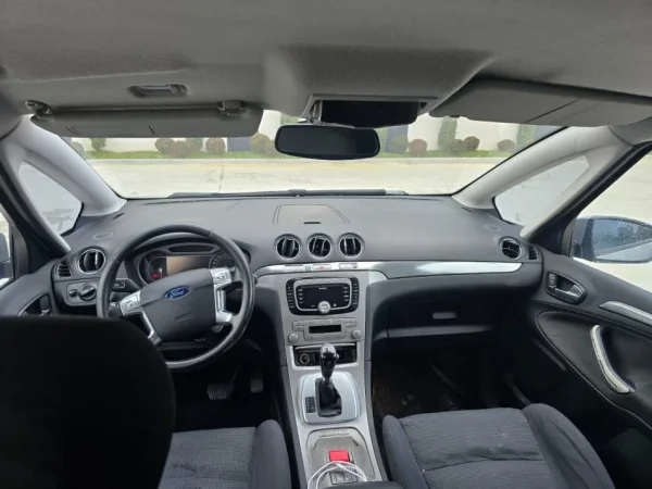 Durres, shes makine me portobagazh Ford Nafte, gri metalizato automatik Klima 3.499 €