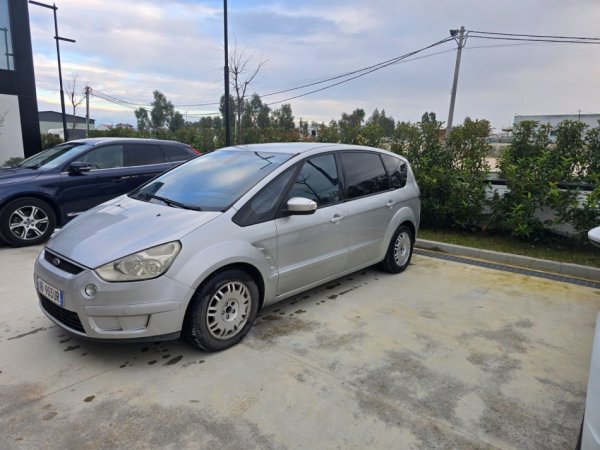 Durres, shes makine me portobagazh Ford Nafte, gri metalizato automatik Klima 3.499 €