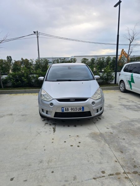Durres, shes makine me portobagazh Ford Nafte, gri metalizato automatik Klima 3.499 €