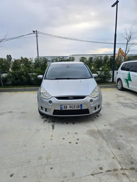 Durres, shes makine me portobagazh Ford Nafte, gri metalizato automatik Klima 3.499 €