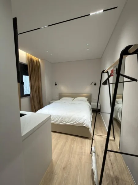 Tirane, jepet me qera apartament 2+1+Ballkon Kati 2, 100 m² 1.500 € (Qender)