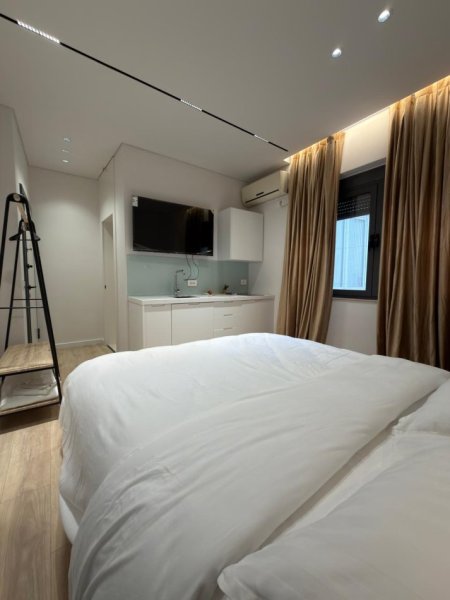 Tirane, jepet me qera apartament 2+1+Ballkon Kati 2, 100 m² 1.500 € (Qender)