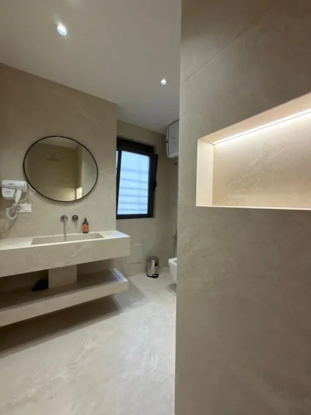 Tirane, jepet me qera apartament 2+1+Ballkon Kati 2, 100 m² 1.500 € (Qender)