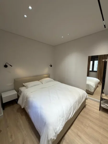 Tirane, jepet me qera apartament 2+1+Ballkon Kati 2, 100 m² 1.500 € (Qender)