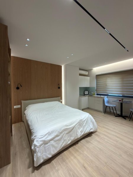 Tirane, jepet me qera apartament 2+1+Ballkon Kati 2, 100 m² 1.500 € (Qender)