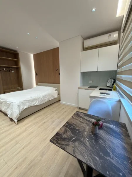 Tirane, jepet me qera apartament 2+1+Ballkon Kati 2, 100 m² 1.500 € (Qender)