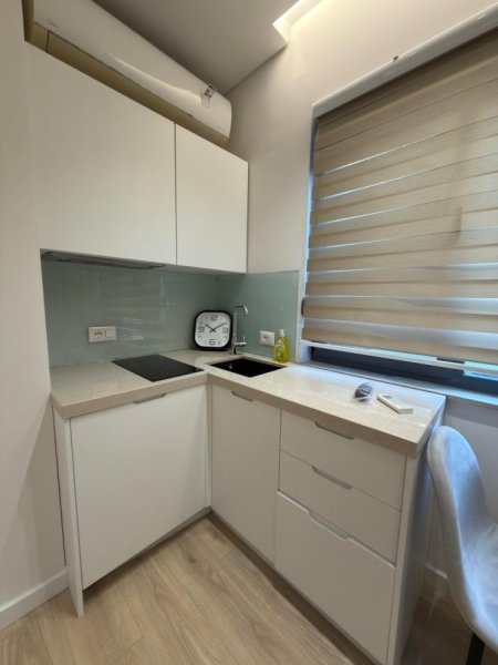 Tirane, jepet me qera apartament 2+1+Ballkon Kati 2, 100 m² 1.500 € (Qender)