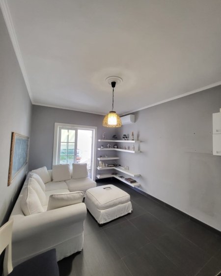 Tirane, jepet me qera apartament 1+1+Aneks+Ballkon Kati 5, 58 m² 950 € 