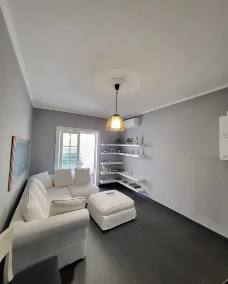 Tirane, jepet me qera apartament 1+1+Aneks+Ballkon Kati 5, 58 m² 950 € 