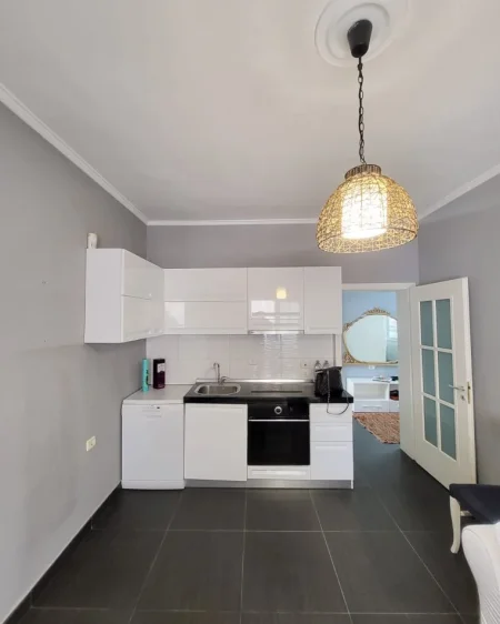 Tirane, jepet me qera apartament 1+1+Aneks+Ballkon Kati 5, 58 m² 950 € 