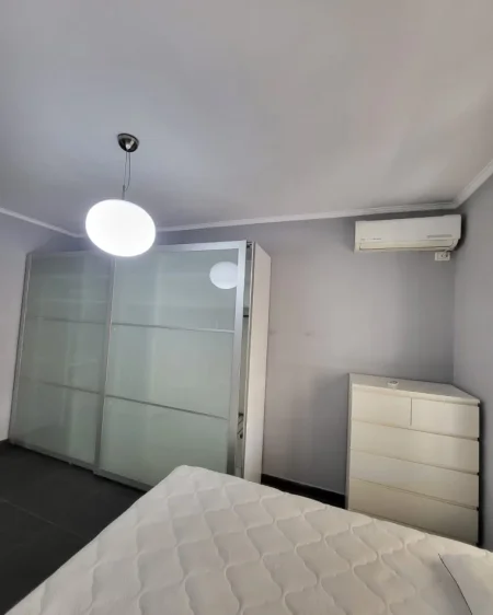 Tirane, jepet me qera apartament 1+1+Aneks+Ballkon Kati 5, 58 m² 950 € 