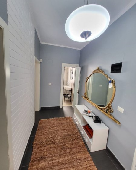 Tirane, jepet me qera apartament 1+1+Aneks+Ballkon Kati 5, 58 m² 950 € 