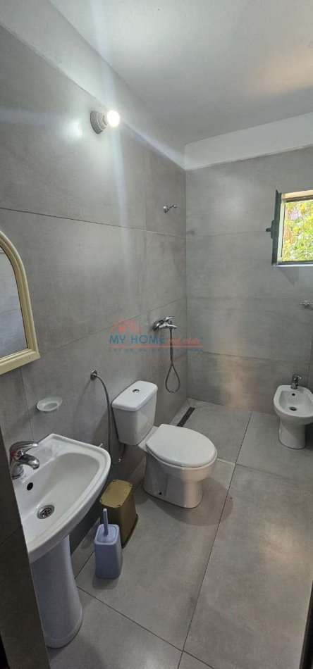Tirane, jepet me qera apartament 1+1+Ballkon Kati 2, 60 m² 450 € (Rruga Babe Rexha)