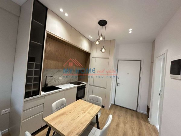 Tirane, jepet me qera apartament 1+1+Ballkon Kati 8, 50 m² 500 € 
