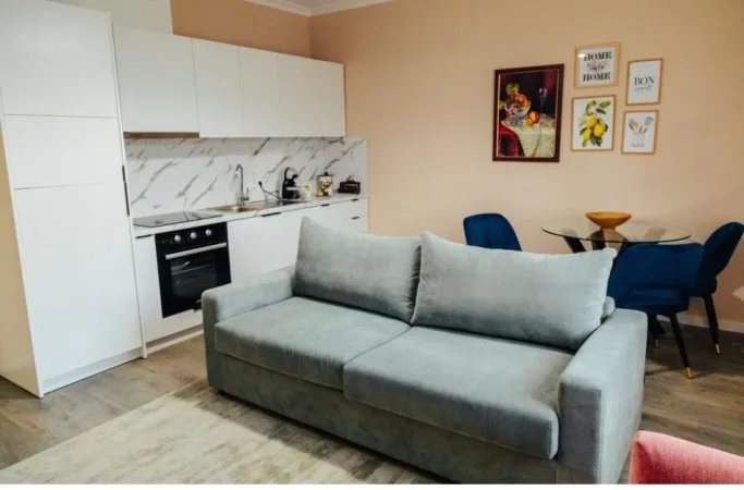 Tirane, jepet me qera apartament 1+1+Aneks+Ballkon Kati 5, 62 m² 800 € 