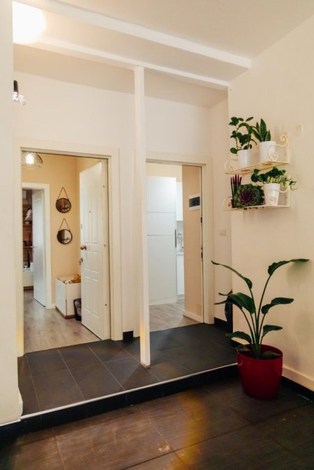 Tirane, jepet me qera apartament 1+1+Aneks+Ballkon Kati 5, 62 m² 800 € 