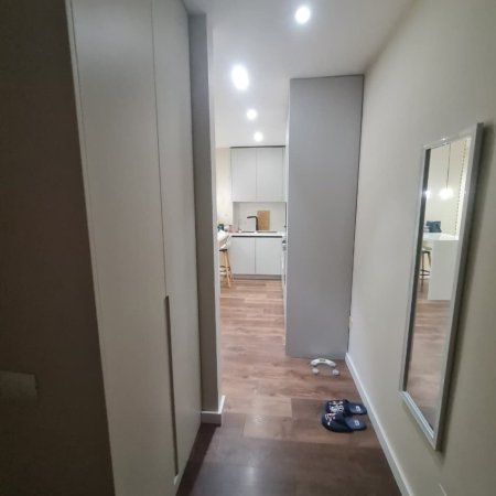 Tirane, jepet me qera apartament 1+1+Ballkon Kati 4, 70 m² 450 € (Yzberisht)