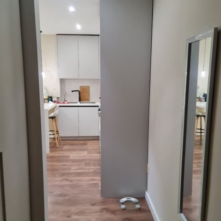 Tirane, jepet me qera apartament 1+1+Ballkon Kati 4, 70 m² 450 € (Yzberisht)