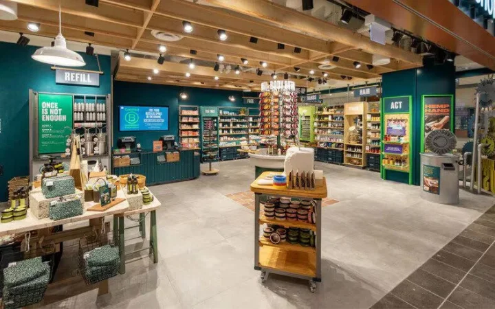 Tirane, jepet me qera dyqan Kati 0, 135 m² 2.500 € (VASIL SHANTO)