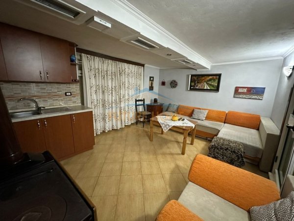 Tirane, jepet me qera apartament 2+1 , 101 m² 800 € 