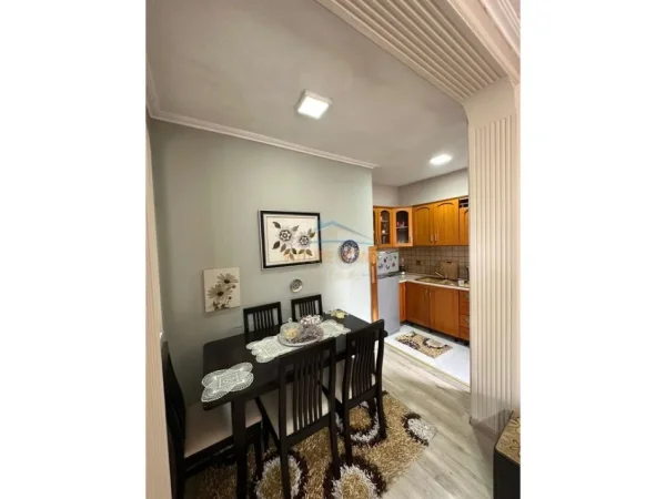 Tirane, jepet me qera apartament 2+1 , 101 m² 800 € 