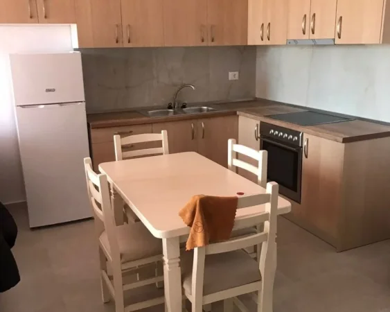Tirane, jepet me qera apartament 1+1 Kati 4, 65 m² 400 € (Yzberisht)
