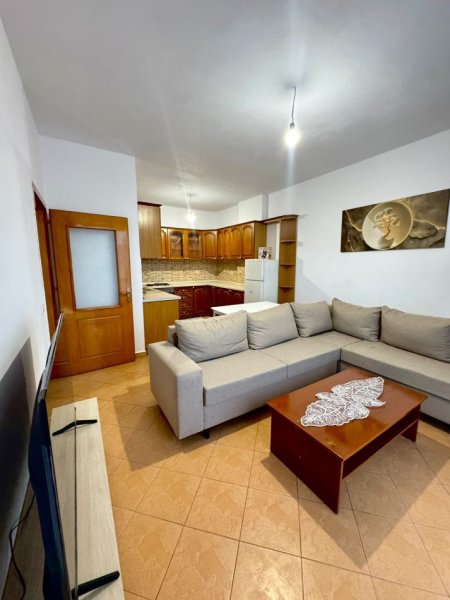 Tirane, jepet me qera apartament 2+1 Kati 7, 85 m² 550 € (Laprake)