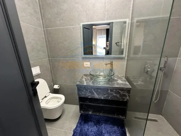 Tirane, jap me qera apartament 3+1+Ballkon Kati 15, 146 m² 2.800 € (GARDEN BUILDING)