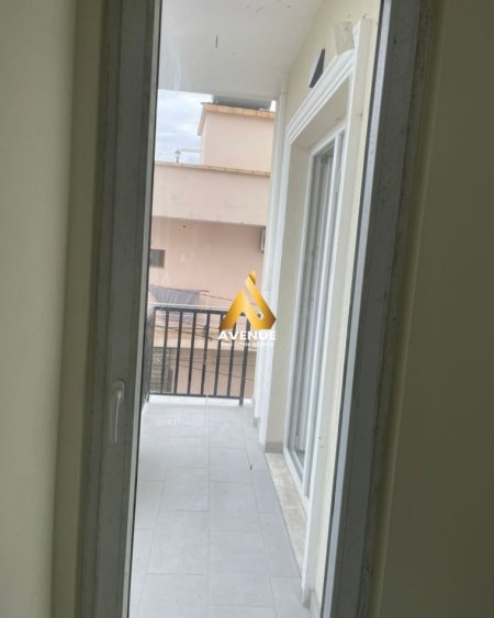 Tirane, jepet me qera ambjent biznesi Kati 1, 70 m² 450 € (bulevardi blu) prane Aza Electronic Kamez