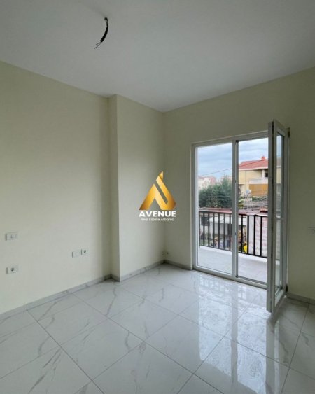 Tirane, jepet me qera ambjent biznesi Kati 1, 70 m² 450 € (bulevardi blu) prane Aza Electronic Kamez