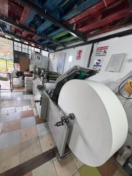 Durres,  SUPER SUPER OKAZION!!!! LINJE prodhimi  Makineri pecete buzesh me logim 1 ngjyre  33cm 1 fije 14000 euro  ,  makineri letre termike 5000 euro , makiinei letre higjenike dhe te rrumbullakta 18000 euro