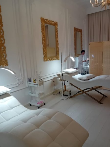 Tirane, jepet me qera ambjent biznesi Kati 2, 80 m² 1.100 € (Rruga e Kavajes ,Residenca Garden Building)