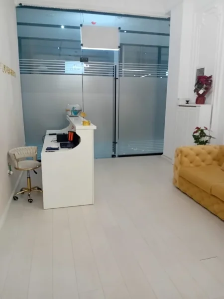 Tirane, jepet me qera ambjent biznesi Kati 2, 80 m² 1.100 € (Rruga e Kavajes ,Residenca Garden Building)