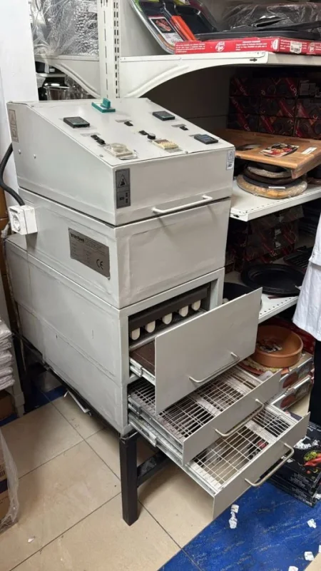 Durres,  SUPER SUPER OKAZION!!!! LINJE prodhimi  Makineri pecete buzesh me logim 1 ngjyre  33cm 1 fije 14000 euro  ,  makineri letre termike 5000 euro , makiinei letre higjenike dhe te rrumbullakta 18000 euro