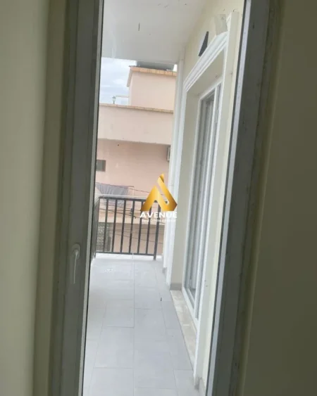 Tirane, jepet me qera apartament 1+1+Ballkon Kati 1, 65 m² 450 € (BULEVARDI BLU)