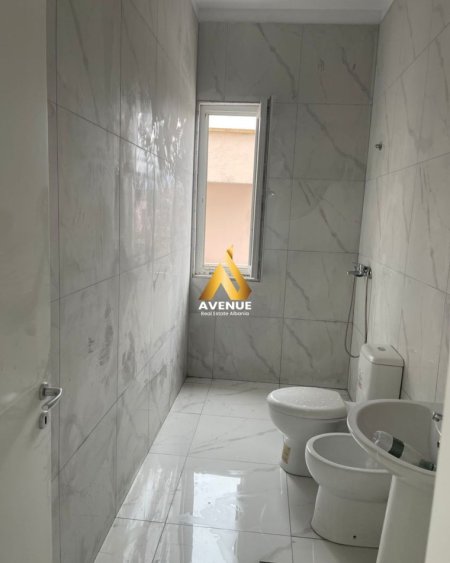 Tirane, jepet me qera apartament 1+1+Ballkon Kati 1, 65 m² 450 € (BULEVARDI BLU)