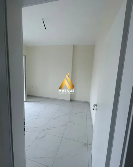 Tirane, jepet me qera apartament 1+1+Ballkon Kati 1, 65 m² 450 € (BULEVARDI BLU)