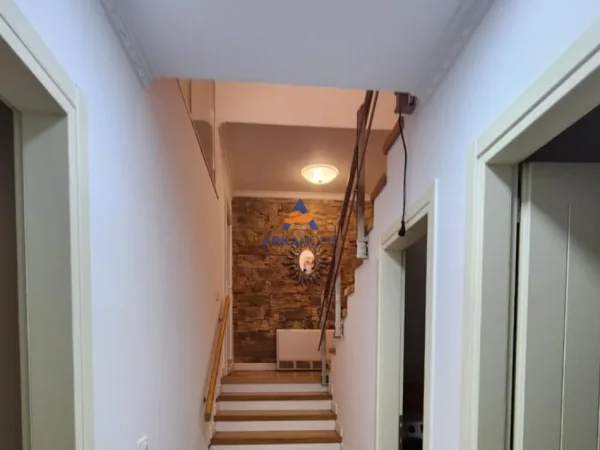 Tirane, jepet me qera Vile 2 Katshe Kati 2, 250 m² 2.000 € 