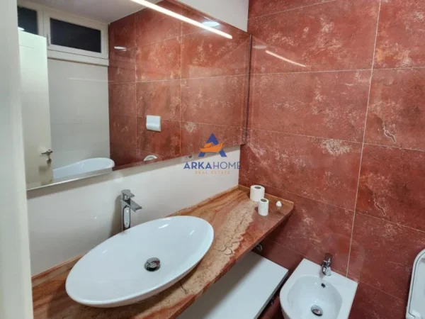 Tirane, jepet me qera Vile 2 Katshe Kati 2, 250 m² 2.000 € 
