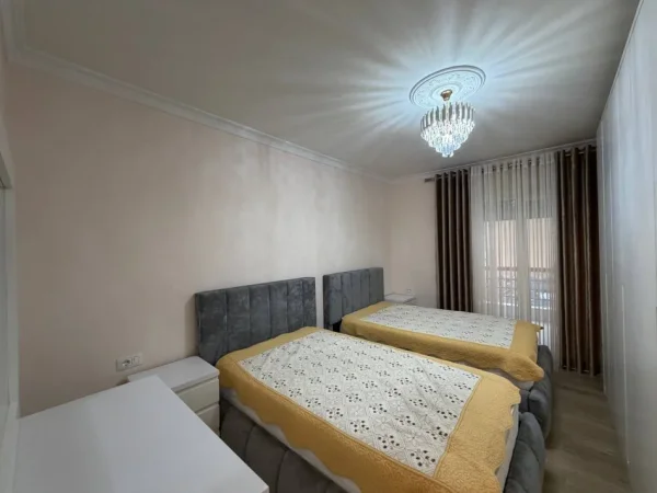 Tirane, jepet me qera apartament 2+1 Kati 2, 115 m² 1.100 € (Liqeni i Thate.)