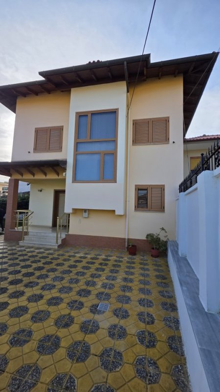 Lushnje, shitet Vile 2 Katshe Kati 0, 581 m² 200.000 € 