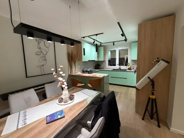 Tirane, jepet me qera apartament 1+1+Ballkon Kati 2, 64 m² 750 € (Myslym Shyr)