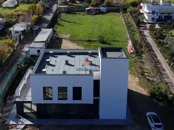 Tirane, jepet me qera ambjent biznesi Kati 0, 360 m² 3.000 € 