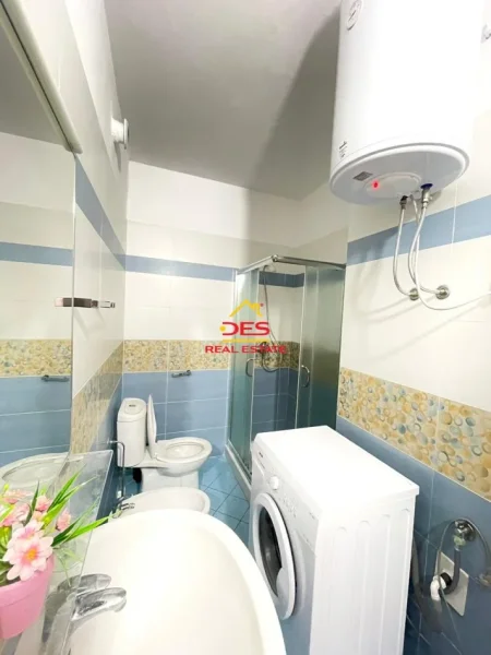 Radhime - Orikum, jepet me qera apartament 1+1+Ballkon Kati 3, 70 m² 330 € (Orikum)