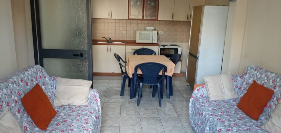 Okazion! Mundesi investimi! Ne Golem, Shitet apartament 1+1 prane zones se Miami Beach!